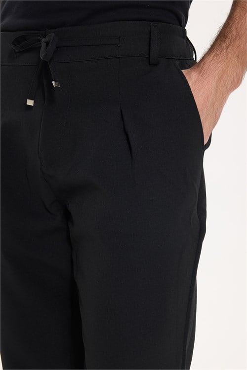 Erkek Slim Fit Dar Kesim Lastikli Bel Bağcık Detaylı Pileli Siyah Pantolon