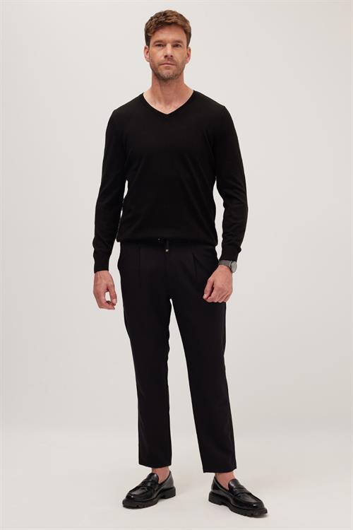 Erkek Slim Fit Dar Kesim Lastikli Bel Bağcık Detaylı Pileli Siyah Pantolon