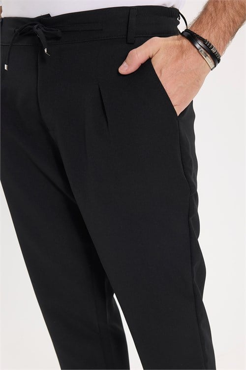 Erkek Slim Fit Dar Kesim Lastikli Bel Bağcık Detaylı Pileli Siyah Pantolon