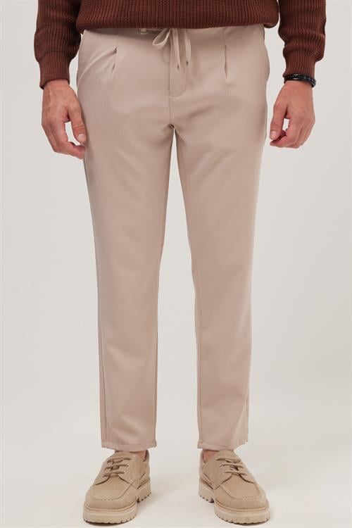 Erkek Slim Fit Dar Kesim Lastikli Bel Bağcık Detaylı Pileli Taş Pantolon