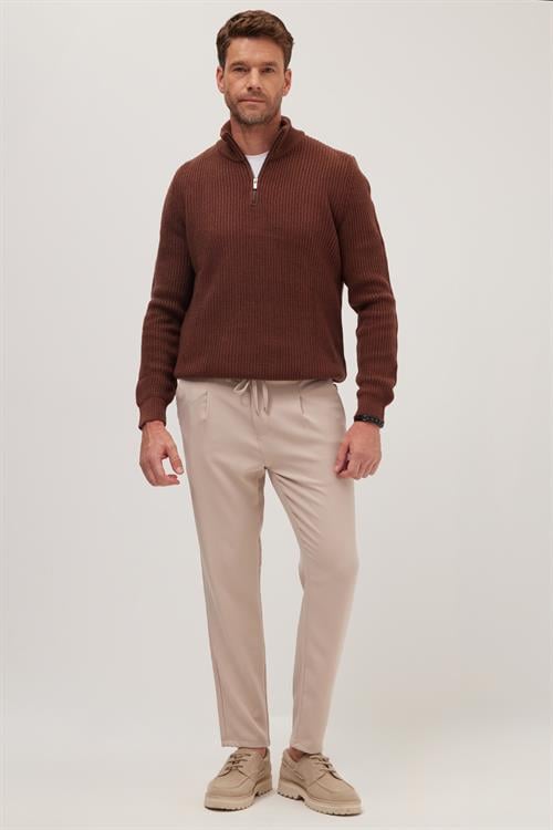 Erkek Slim Fit Dar Kesim Lastikli Bel Bağcık Detaylı Pileli Taş Pantolon