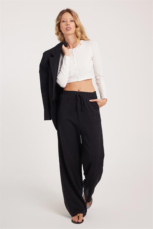 Kadın Regular Fit Klasik Kesim Pamuklu Geniş Paça Siyah Pantolon