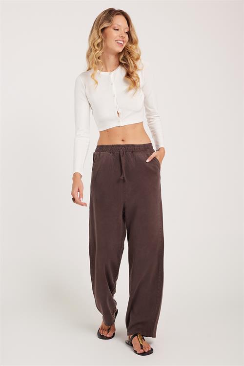 Kadın Regular Fit Klasik Kesim Pamuklu Geniş Paça Kahverengi Pantolon