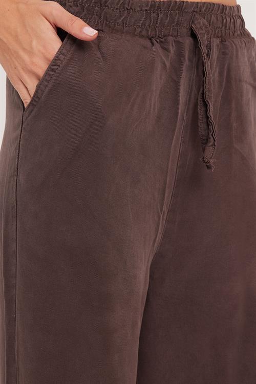 Kadın Regular Fit Klasik Kesim Pamuklu Geniş Paça Kahverengi Pantolon