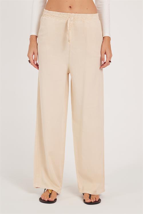 Kadın Regular Fit Klasik Kesim Pamuklu Geniş Paça Bej Pantolon