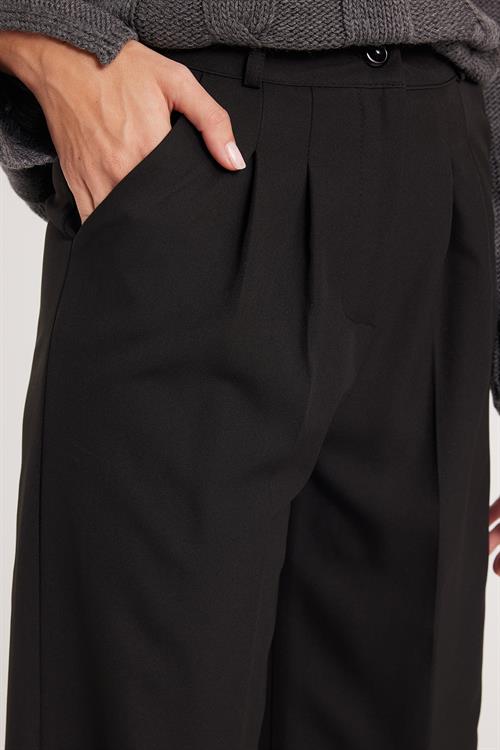 Kadın Regular Fit Klasik Kesim Yüksel Bel Geniş Paça Siyah Pantolon