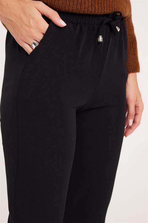 Kadın Relax Fit Rahat Kesim Yüksel Bel Dar Paça Beli Lastikli Bağcıklı Siyah Pantolon