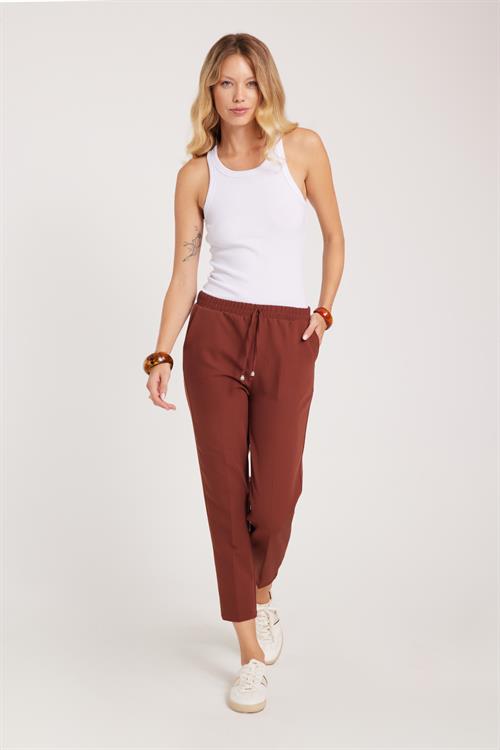 Kadın Relax Fit Rahat Kesim Yüksel Bel Dar Paça Beli Lastikli Bağcıklı Kahverengi Pantolon