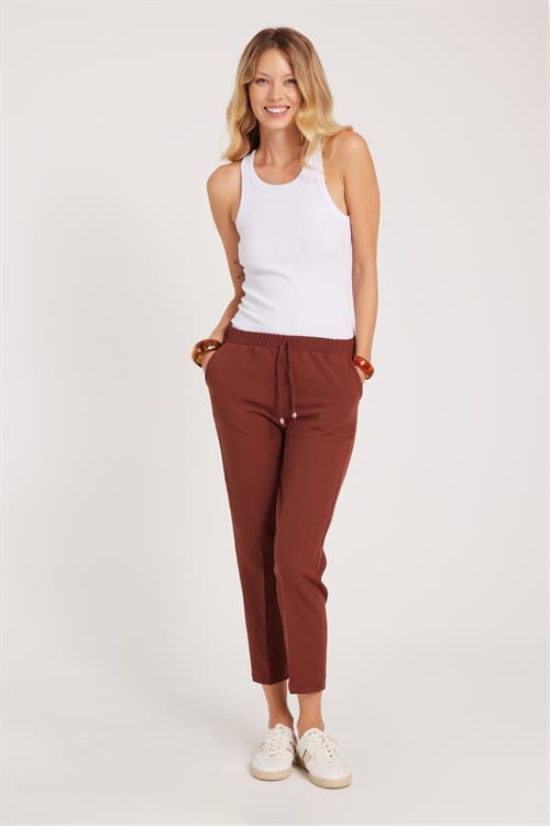 Kadın Relax Fit Rahat Kesim Yüksel Bel Dar Paça Beli Lastikli Bağcıklı Kahverengi Pantolon
