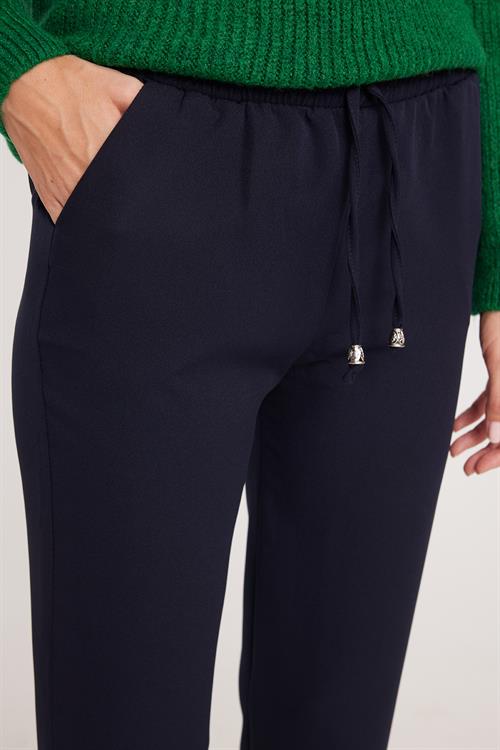 Kadın Relax Fit Rahat Kesim Yüksel Bel Dar Paça Beli Lastikli Bağcıklı Lacivert Pantolon