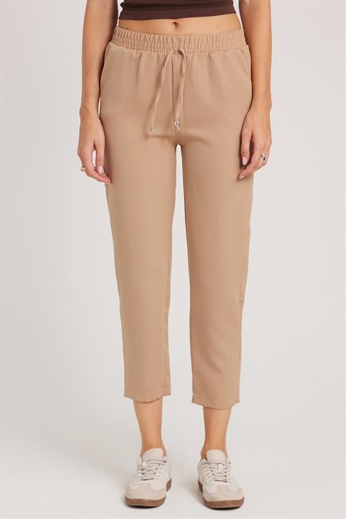 Kadın Relax Fit Rahat Kesim Yüksel Bel Dar Paça Beli Lastikli Bağcıklı Bej Pantolon