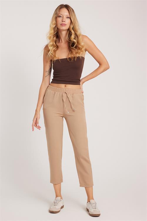 Kadın Relax Fit Rahat Kesim Yüksel Bel Dar Paça Beli Lastikli Bağcıklı Bej Pantolon