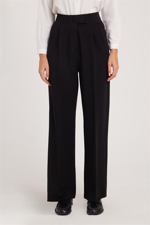 Kadın Regular Fit Klasik Kesim Cırt Kapamalı Geniş Paça Siyah Pantolon
