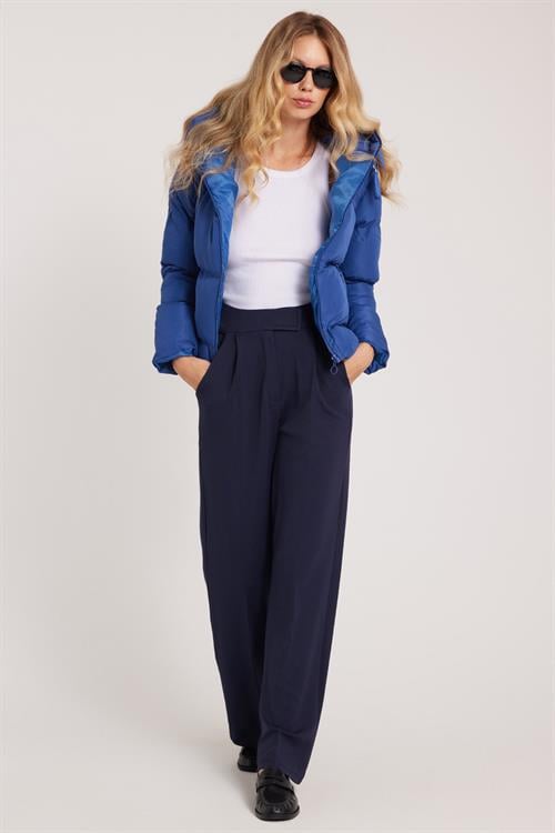 Kadın Regular Fit Klasik Kesim Cırt Kapamalı Geniş Paça Lacivert Pantolon