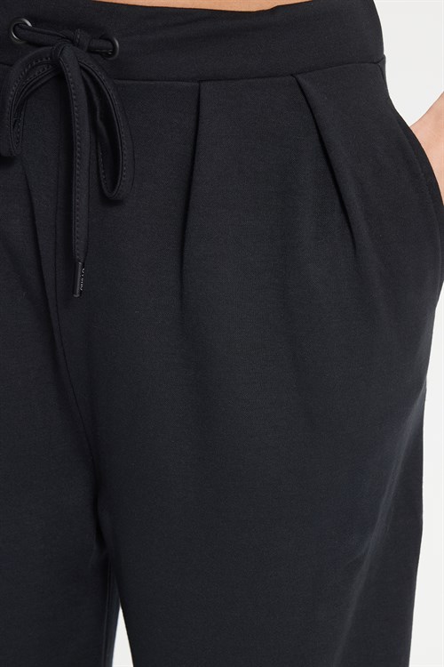 Kadın Regular Fit Klasik Kesim Beli Bağcıklı Pileli Çift Cepli Siyah Pantolon