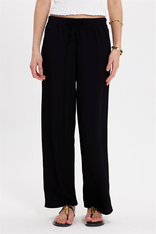 Kadın Regular Fit Klasik Kesim Pamuklu Beli Bağcıklı Desenli Çift Cepli Siyah Pantolon