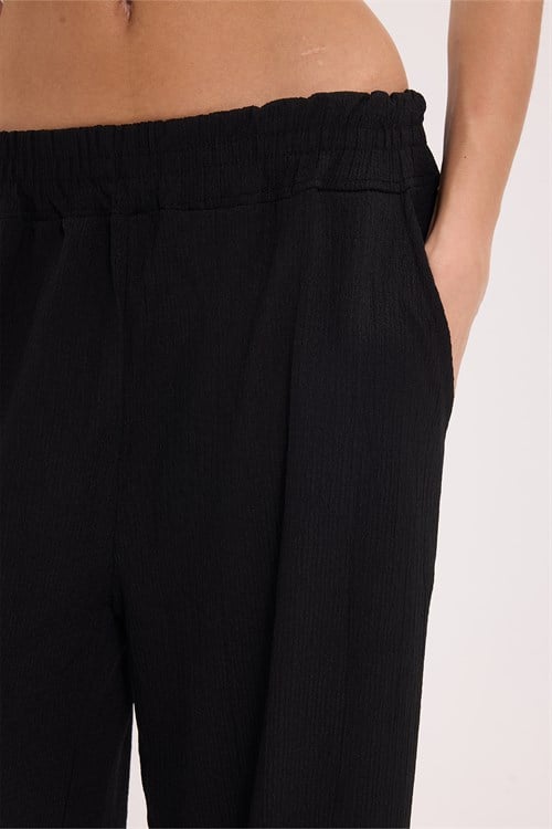 Kadın Regular Fit Klasik Kesim Pamuklu Beli Bağcıklı Desenli Çift Cepli Siyah Pantolon