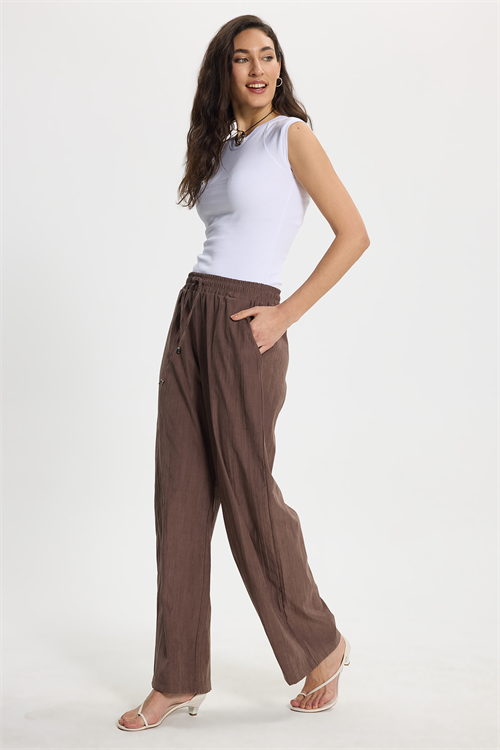 Kadın Relax Fit Rahat Kesim Beli Bağcıklı Lastikli Yumuşak Dokulu Çift Cepli Kahverengi Pantolon 