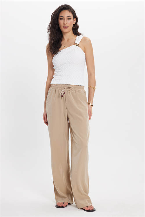 Kadın Relax Fit Rahat Kesim Beli Bağcıklı Lastikli Düğme Detaylı Çift Cepli Bej Pantolon