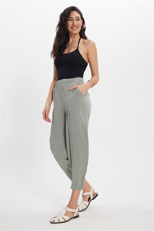 Kadın Relax Fit Rahat Kesim Beli Lastikli Yumuşak Dokulu Çift Cepli Haki Pantolon