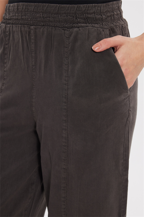 Kadın Relax Fit Rahat Kesim Beli Lastikli Yumuşak Dokulu Çift Cepli Kahverengi Pantolon