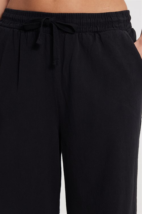 Kadın Relax Fit Rahat Kesim %100 Pamuk Beli Bağcıklı Lastikli Çift Cepli Siyah Pantolon