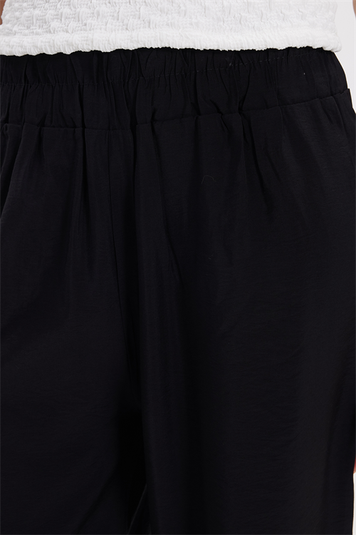 Kadın Relax Fit Rahat Kesim Beli Lastikli Siyah Pantolon