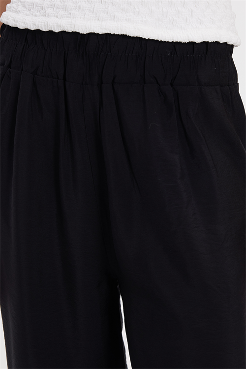 Kadın Relax Fit Rahat Kesim Beli Lastikli Siyah Pantolon