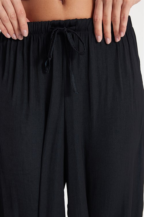 Kadın Relax Fit Rahat Kesim Beli Bağcıklı Lastikli Bol Paça Siyah Pantolon
