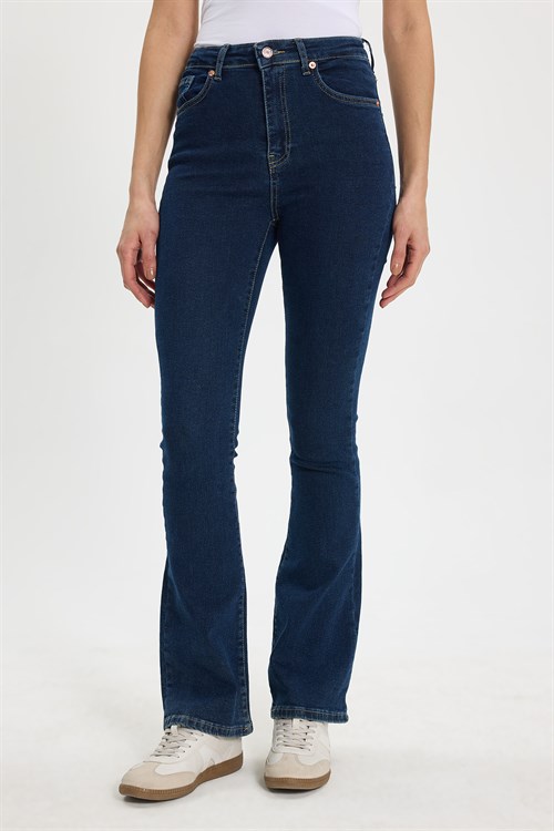 Kadın Regular Fit Klasik Kesim Pamuklu Likralı İspanyol Paça Lacivert Jean Kot Pantolon