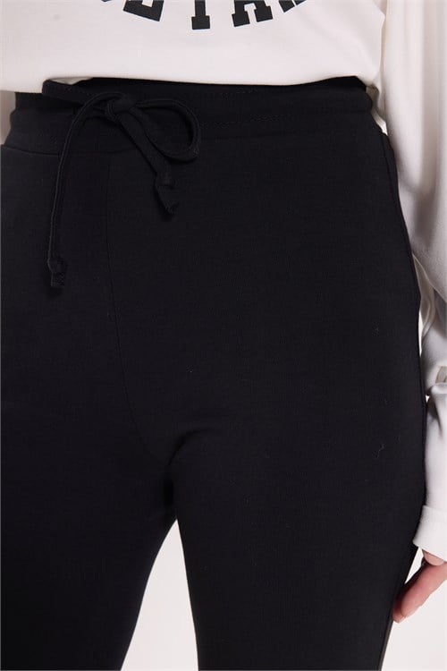 Kadın Regular Fit Klasik Kesim Pamuklu Likralı Beli Bağcıklı Yüksek Bel Bol Paça Siyah Pantolon