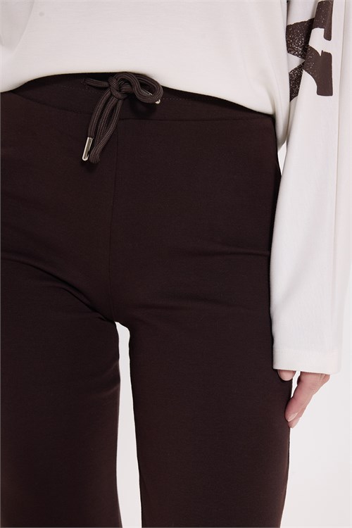 Kadın Regular Fit Klasik Kesim Pamuklu Likralı Beli Bağcıklı Yüksek Bel Bol Paça Kahverengi Pantolon