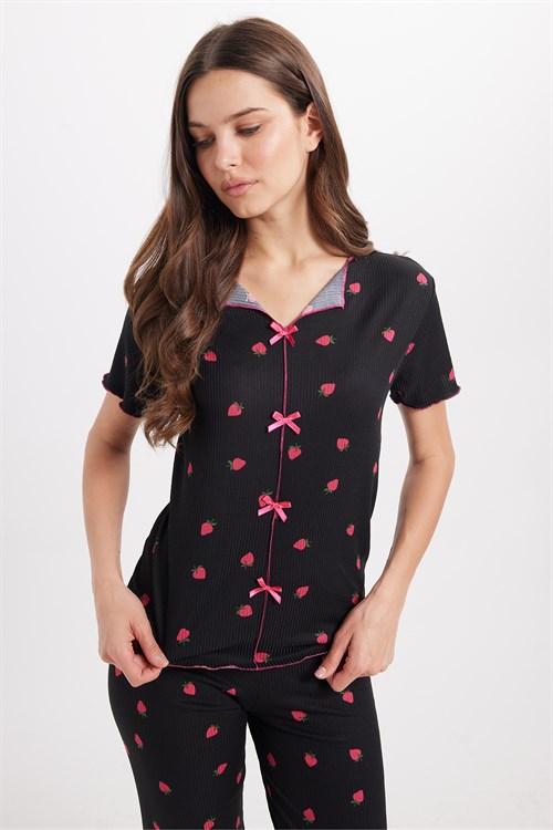 Kadın Standart Fit Normal Kesim Fitilli Görünüm Fiyonk Detaylı Kısa Kol Baskılı Siyah Pijama Takımı