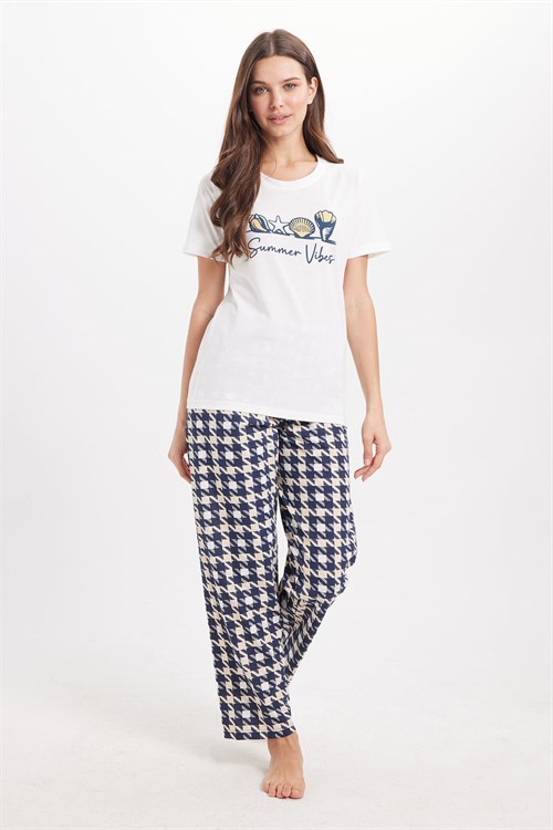 Kadın Regular Fit Klasik Kesim Pamuklu Bisiklet Yaka Kısa Kollu Baskılı Beyaz Pijama Takımı