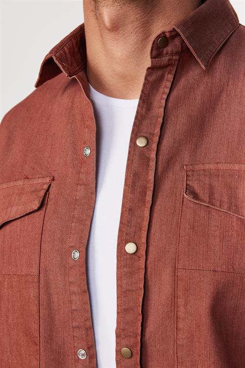 Relax Fit Uzun Kollu Denim Kot Parça Boyalı Çift Cep Kapaklı Çıtçıtlı Kahverengi Erkek Gömlek