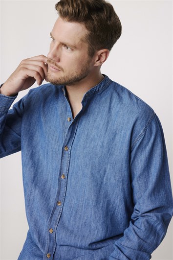 Relax Fit Uzun Kollu Hakim Yaka Mavi Denim Kot Gömlek