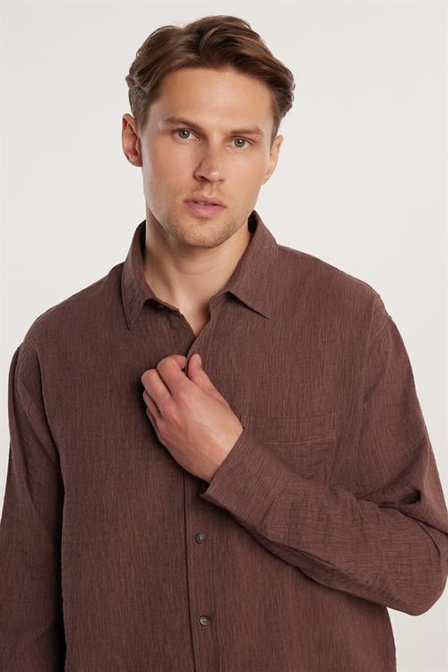 Erkek Relax Fit Rahat Kesim Oversize Pamuklu Keten Doku Tek Cepli Kahverengi Gömlek