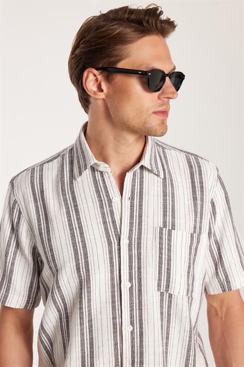 Erkek Regular Fit Klasik Kesim Oversize %100 Pamuk Keten Doku Tek Cepli Çizgili Kısa Kollu Gömlek