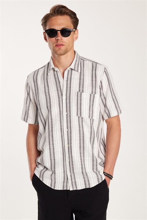 Erkek Regular Fit Klasik Kesim Oversize %100 Pamuk Keten Doku Tek Cepli Çizgili Kısa Kollu Gömlek