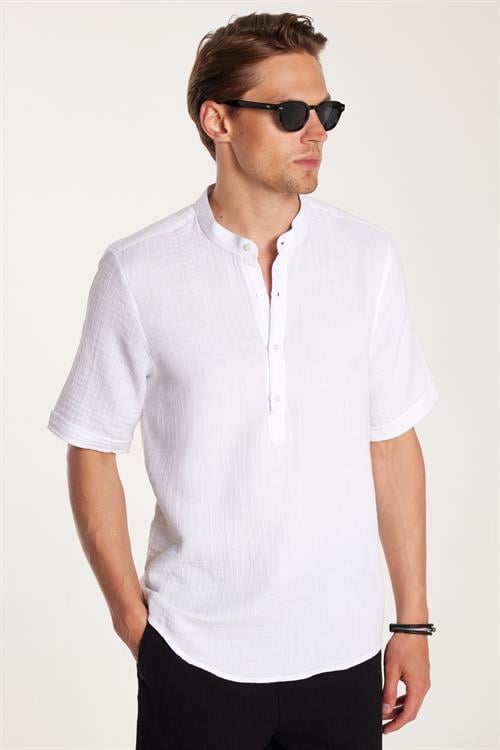 Erkek Regular Fit Rahat Kesim Oversize Müslin Kumaş Yarım Patlı Kısa Kollu Hakim Yaka Beyaz Gömlek