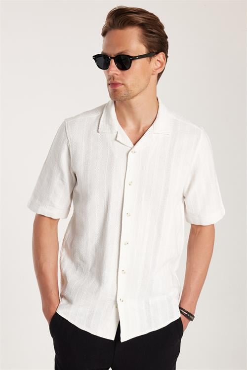 Erkek Regular Fit Rahat Kesim Oversize %100 Pamuk Keten Efekt Kısa Kollu Spor Apaş Yaka Beyaz Gömlek