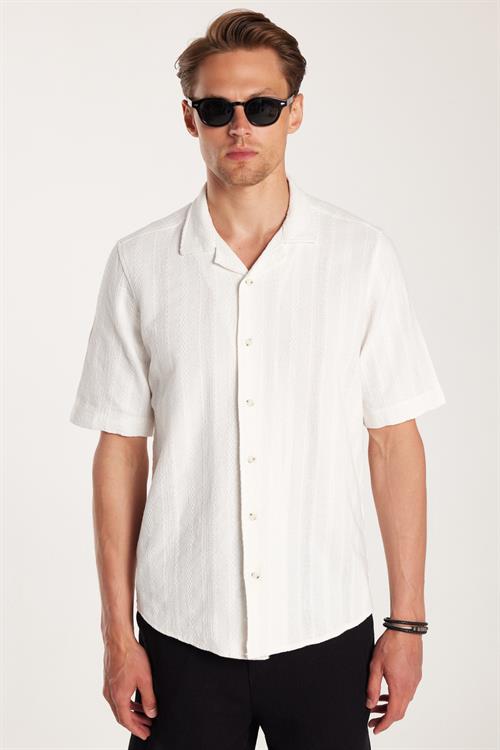 Erkek Regular Fit Rahat Kesim Oversize %100 Pamuk Keten Efekt Kısa Kollu Spor Apaş Yaka Beyaz Gömlek