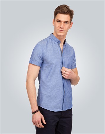 Erkek Slim Fit Dar Kesim Kısa Kollu Pamuklu Oxford Doku Sax Mavi Düğmeli Yaka Gömlek