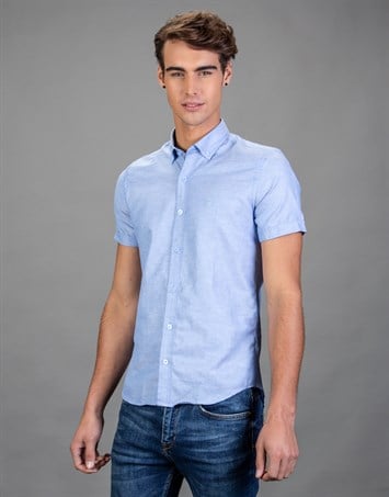 Erkek Slim Fit Dar Kesim Kısa Kollu Pamuklu Oxford Doku Sax Mavi Düğmeli Yaka Gömlek