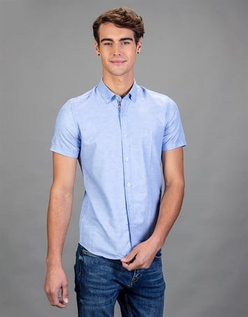 Erkek Slim Fit Dar Kesim Kısa Kollu Pamuklu Oxford Doku Sax Mavi Düğmeli Yaka Gömlek