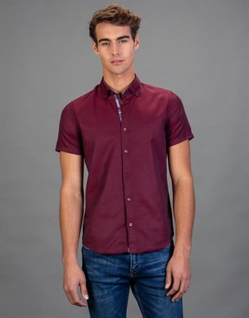 Erkek Slim Fit Dar Kesim Kısa Kollu Pamuklu Oxford Doku Kolay Ütülenebilir Bordo Düğmeli Yaka Gömlek
