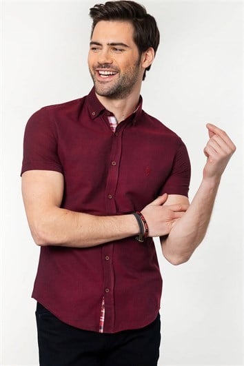 Erkek Slim Fit Dar Kesim Kısa Kollu Pamuklu Oxford Doku Kolay Ütülenebilir Bordo Düğmeli Yaka Gömlek
