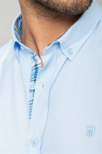 Erkek Slim Fit Dar Kesim Kısa Kollu Pamuklu Oxford Doku Kolay Ütülenebilir Mavi Düğmeli Yaka Gömlek