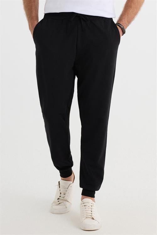 Erkek Regular Fit Klasik Kesim Beli Bağcıklı Jogger Cepli Lastikli Paça Siyah Eşofman Altı
