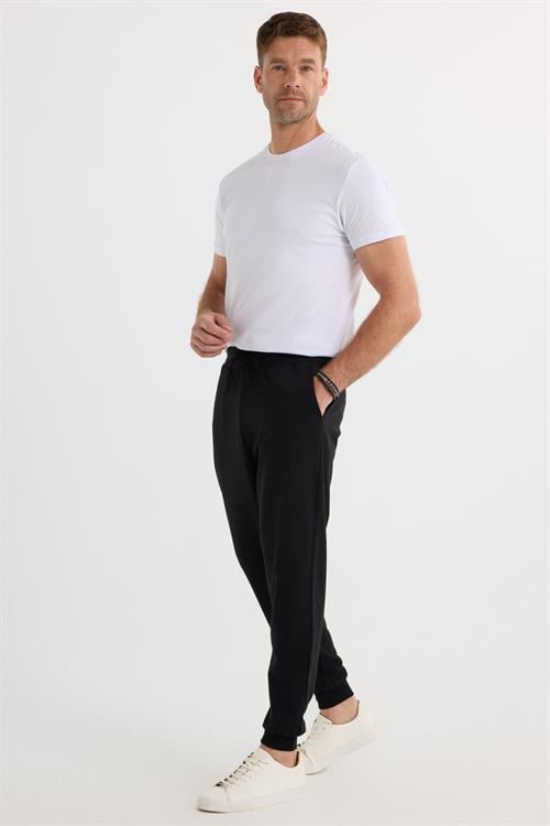 Erkek Regular Fit Klasik Kesim Beli Bağcıklı Jogger Cepli Lastikli Paça Siyah Eşofman Altı